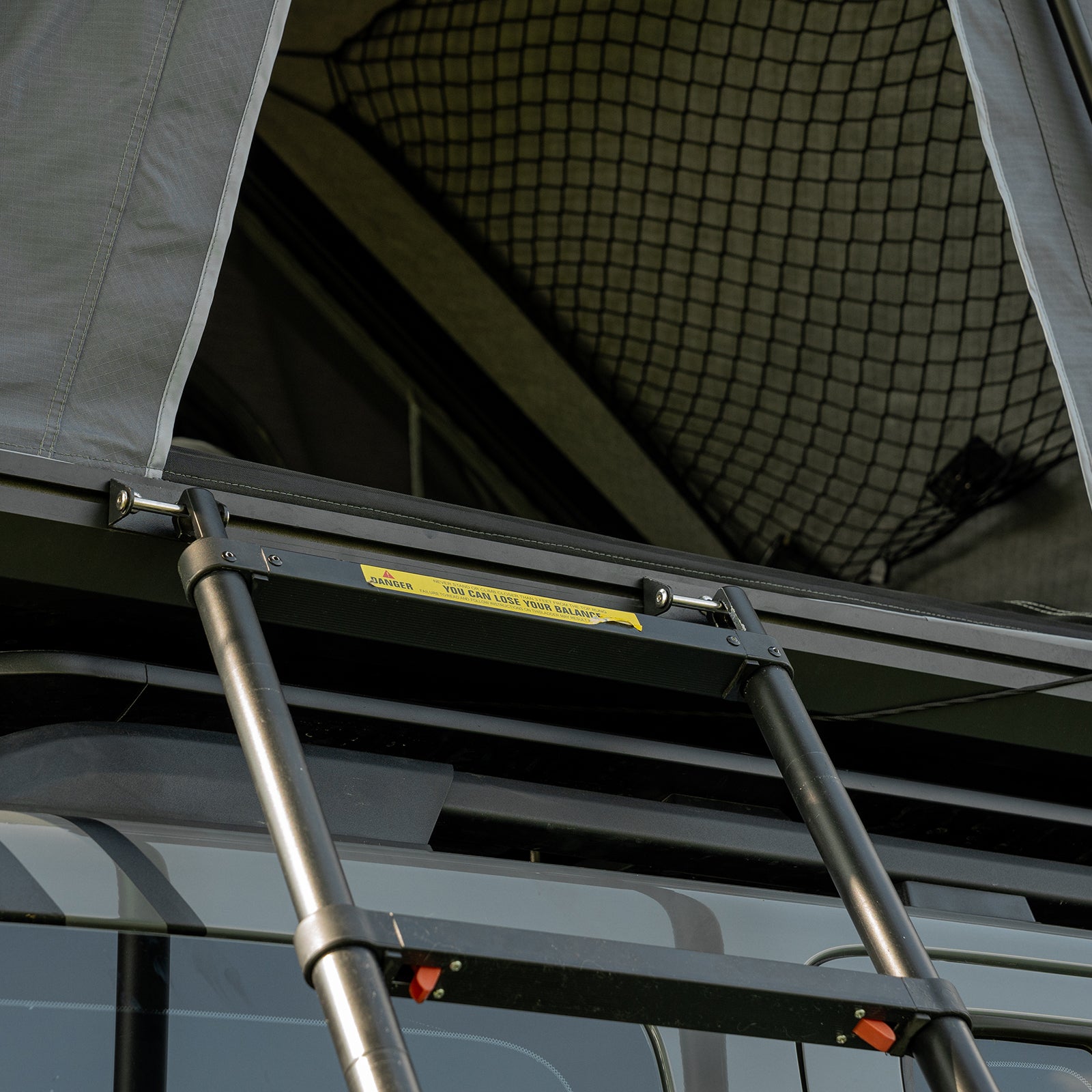 Novsight Rooftop Tent Hard Shell Off-road Camping Lightweight Tent 2–3 people for Cars JEEP Trucks and SUVs - NOVSIGHT