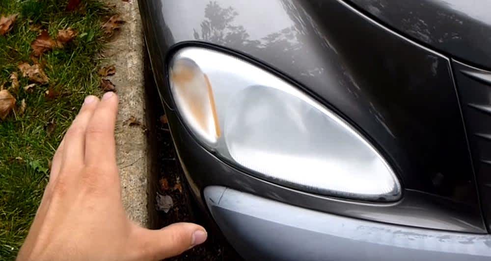 CLEANING YOUR HEADLIGHT